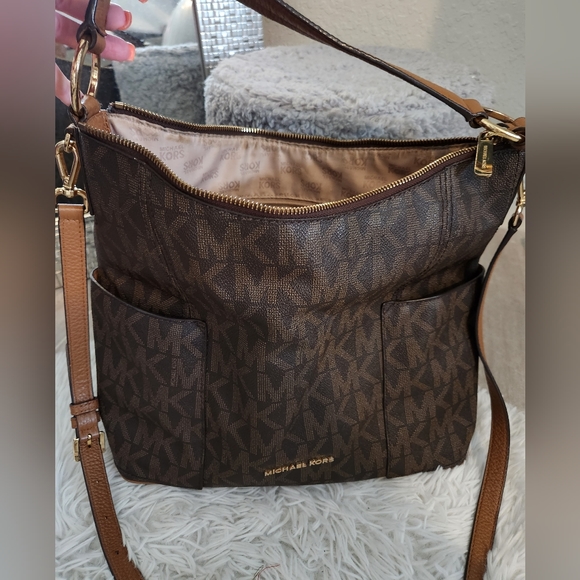 Michael Kors Signature Bag - Picture 3 of 4